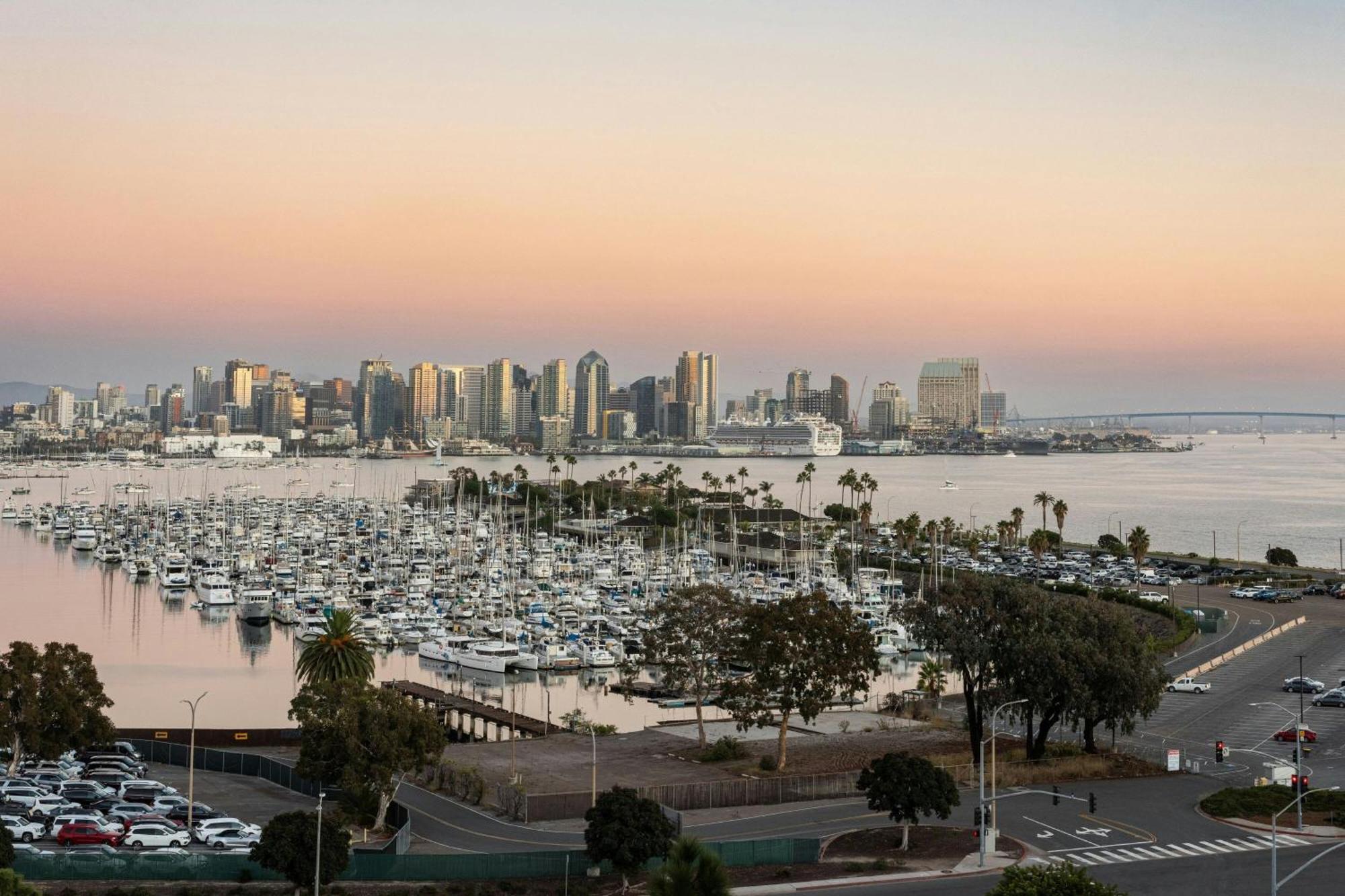 Sheraton San Diego Resort Exterior photo